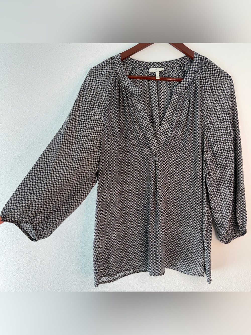 Joie Addie B 100% Silk Blouse Geometric Black White Houndstooth V-Neck Career L